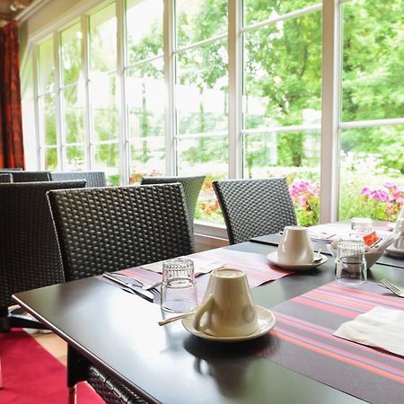 Hotel Le Domaine De Mombreux Lumbres Exterior foto